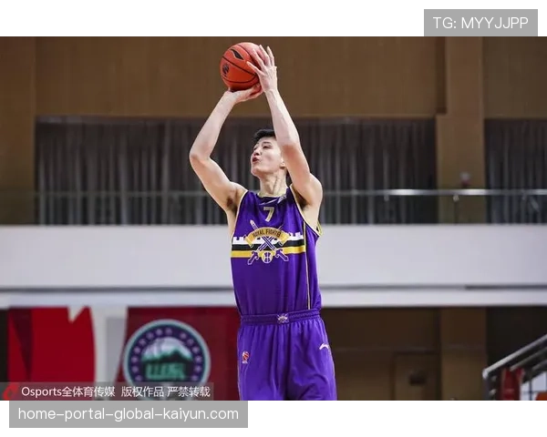 日本队归化球员科克12分10篮板 内线对抗未能占据上风